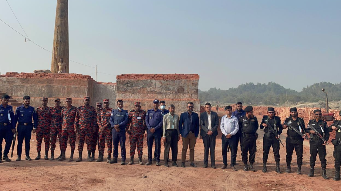 টেকনাফে অবৈধ ইটভাটাগুলোকে ১২ লাখ টাকা জরিমানা